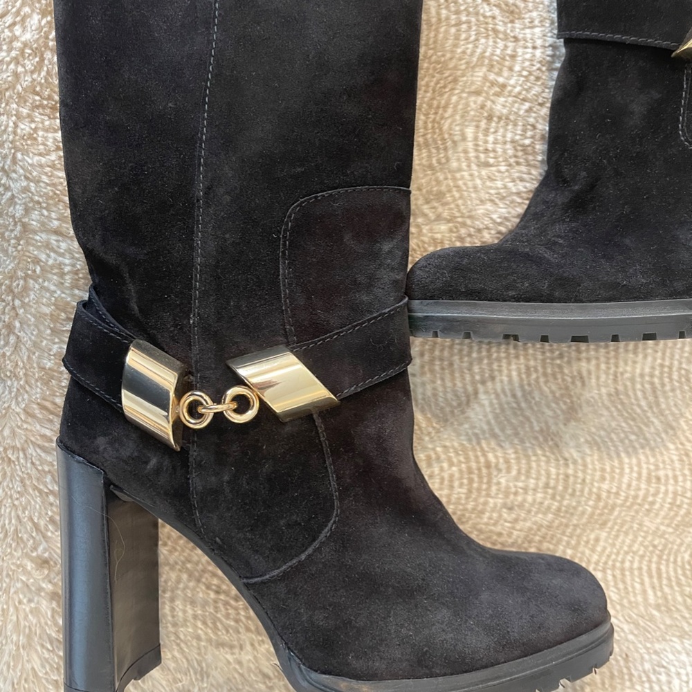 Like NEW Stuart Weitzman Slouchy Suede Black Tread Heeled Boots 37 1/2 size 7US - Picture 3 of 8